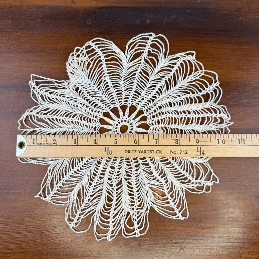 Vintage White Crochet Lace Doily Set of 4 Pineapple Floral Round Table Linens